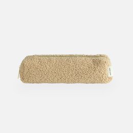  A brown, plush teddy bear-shaped pencil case. Made of soft, fuzzy material for a cozy, comfortable storage solution for pens, pencils, and other small school supplies.
