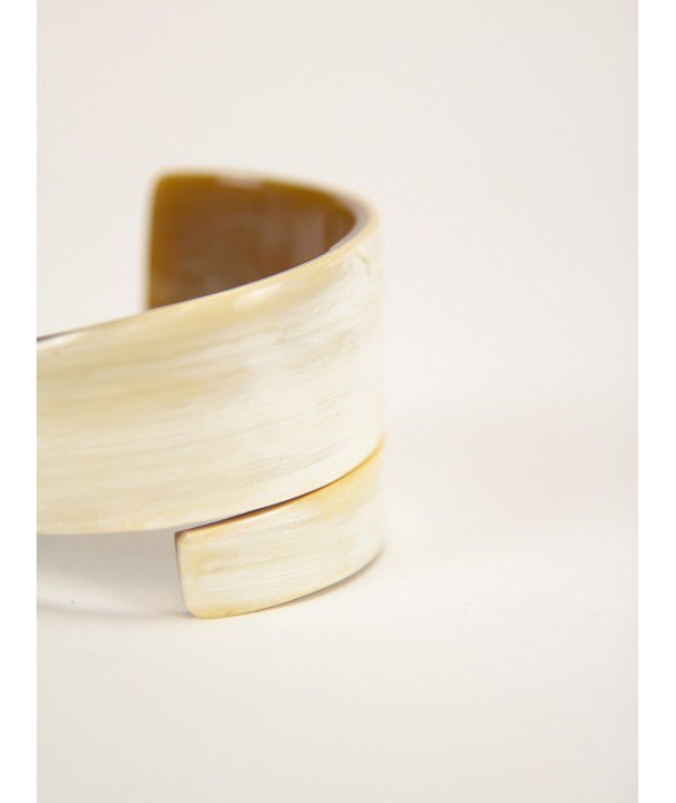 Bracciale in corno con nastro in corno biondo