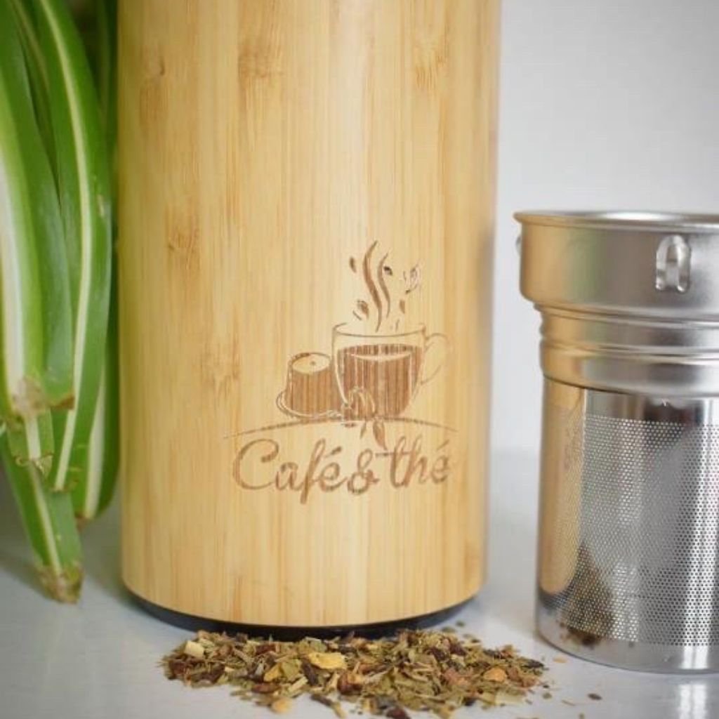 Offri una bottiglia termica per l'infusore del tè