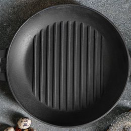 Ghisa a ghisa con manico in legno - Ø 24 x 4 cm - padella in ghisa per tutte le fonti di calore - nero