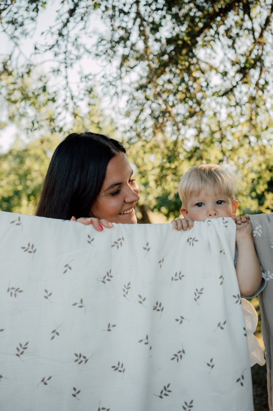 Tisu baby dekbedovertrek en kussensloop, crèmebladeren