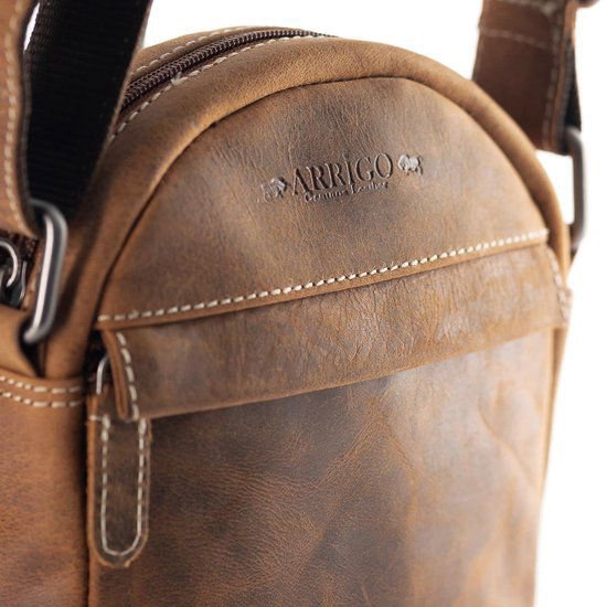 Borsa a tracolla a tracolla in pelle di bufalo colorata di cognac per uomini di arrigo - elegante copia della borsa