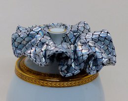 Scrunchie de lagarto plateado