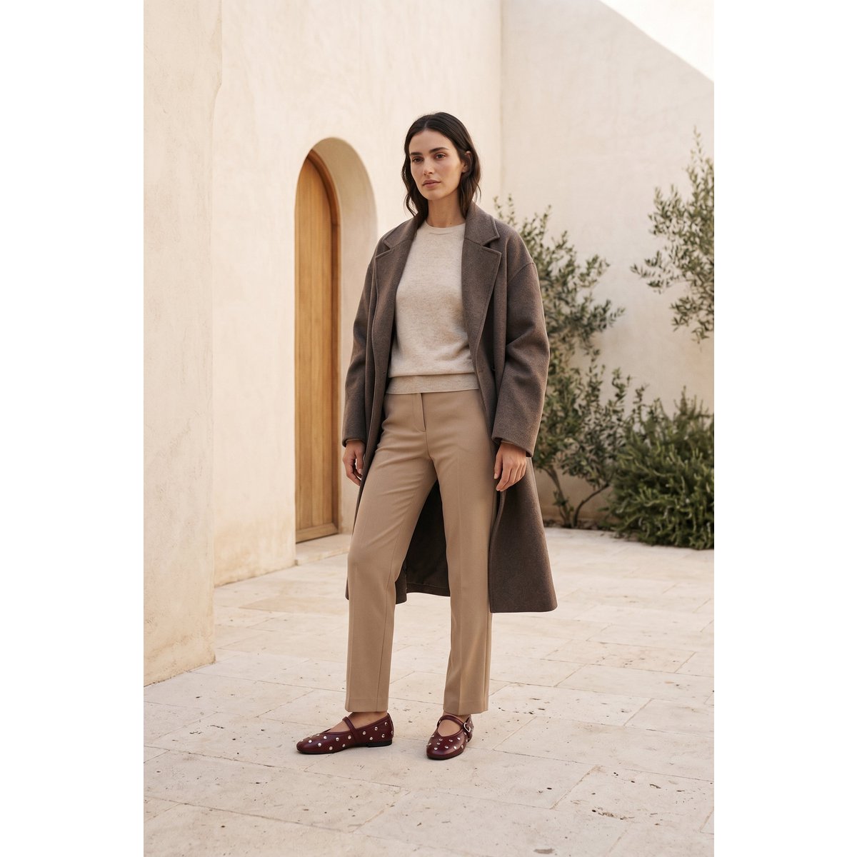 ALLI STUDS BURGUNDY – Glänzende, mit Nieten besetzte Mary Janes aus Leder