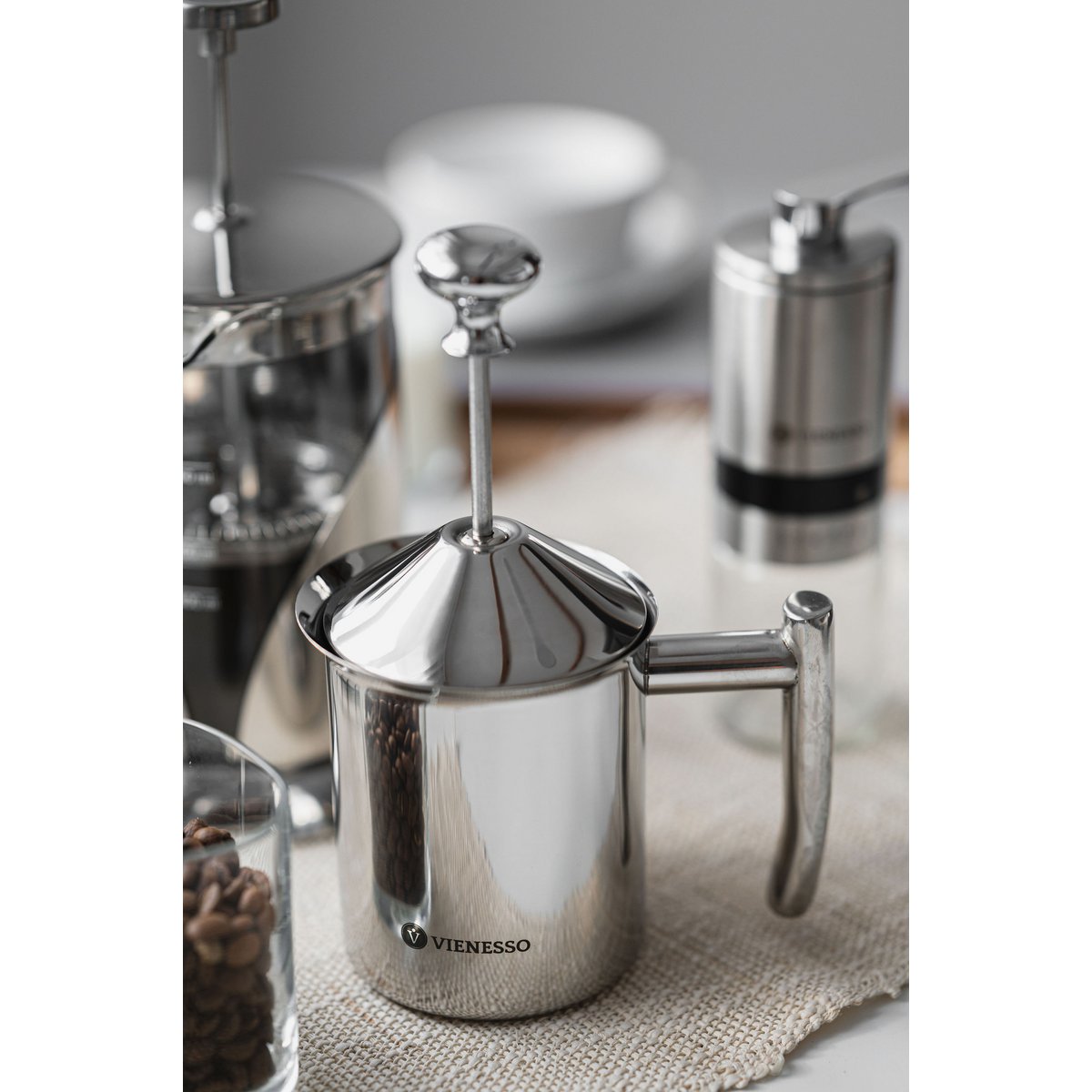 Manual stainless steel hand milk frother with mesh strainer - 400 ml