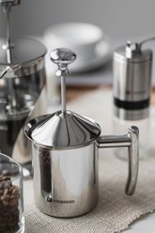 Rustfrit stål manuel håndmælkeskummer med mesh si - 400ml