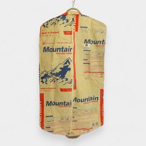 SUIT BAG | Environmentally friendly garment bag in beige-blue-red