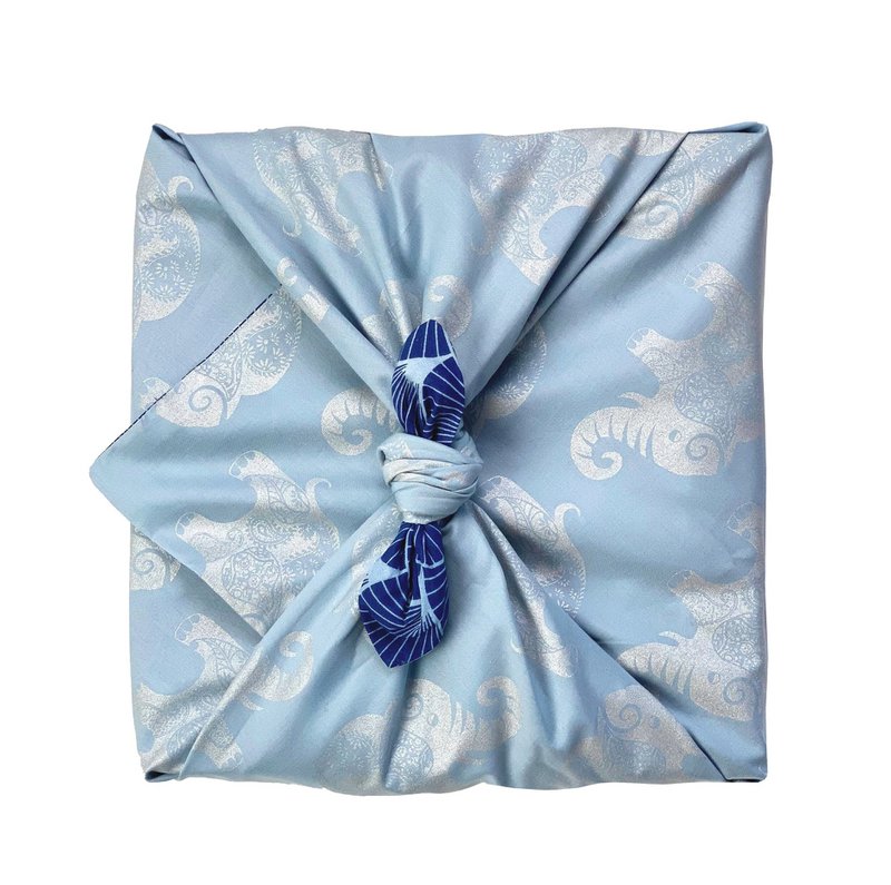 Furoshiki Gift Wrap Sky Elephants & Indigo Fans Envoltura de regalo de tela - Doble cara (Reversible)