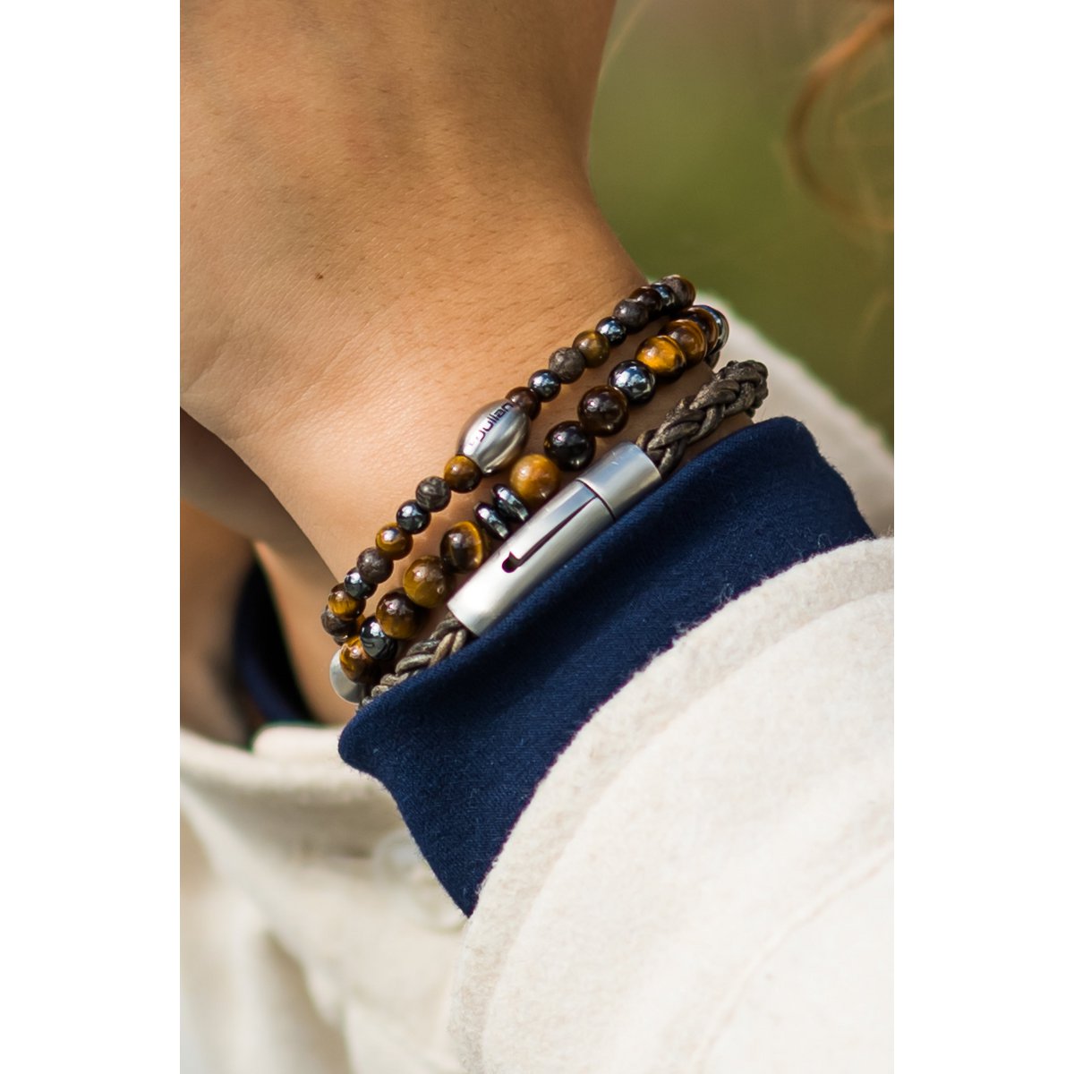 Empat mix brown