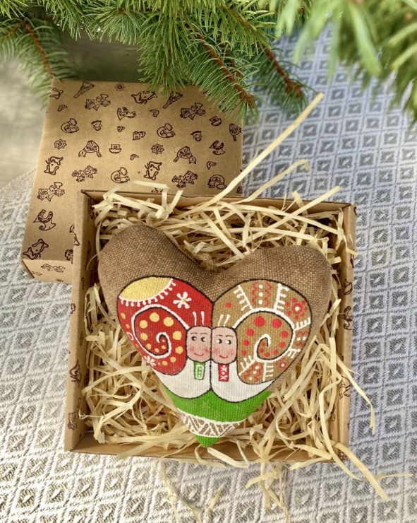 Textile ornament Vanilla and cocoa scented "Coffee heart with snails"