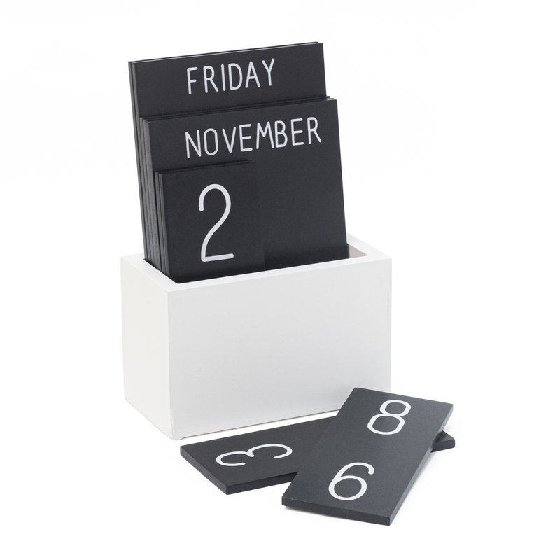 SCHWARZER EWIGER KALENDER AUS HOLZ HF