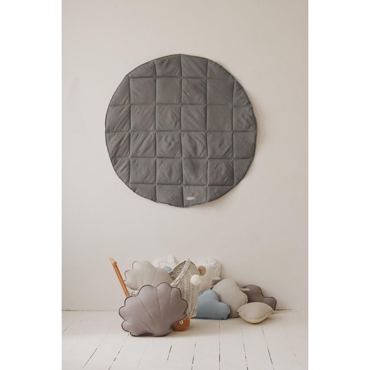 Teepee "Grey Pompoms" con pompon e set tappetino