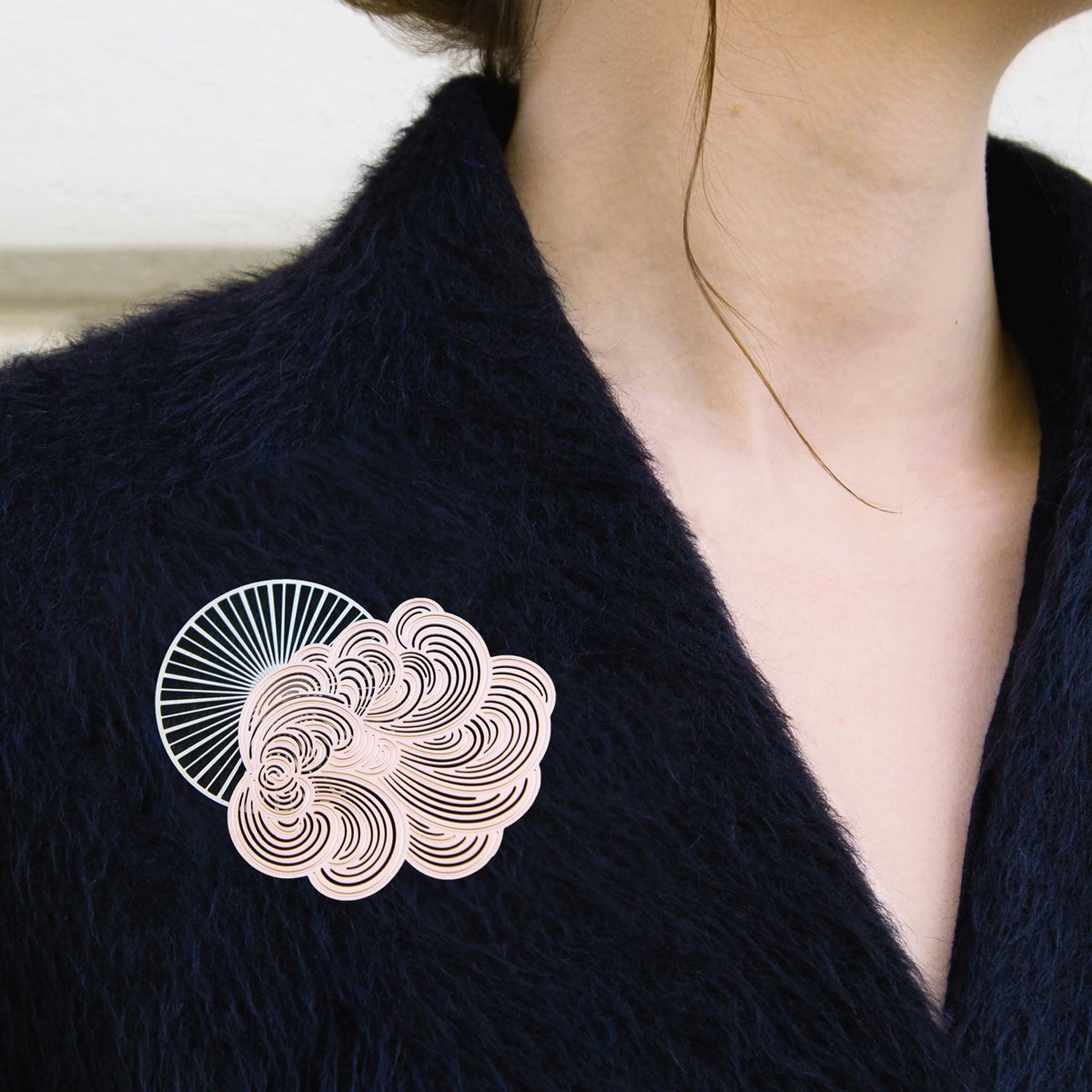 Display full of 40 "Mist" magnetic brooches + free display - Design Constance Guisset