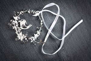 Bird in Flower Wreath, Silver, small (2-pack)