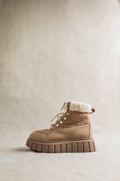 NILS BEIGE – Wildleder-Wanderstiefel mit Kunstpelzkragen und Einsätzen