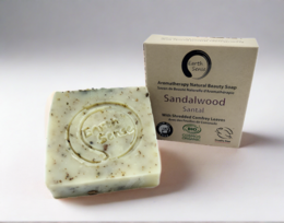 Sapone solido certificato biologico - legno di sandalo con foglie comodette grattugiate 90 g