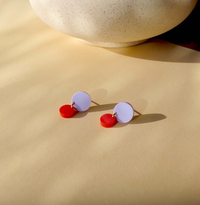 Big Dotty acrylic earrings in lilac red