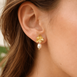 AMARILIS – 18k Gold Plated Flower Earrings with River Pearl | Handmade in Italy