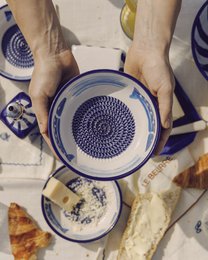 Grattugia / tonno piatto in ceramica bianca fatta a mano MEDIA
