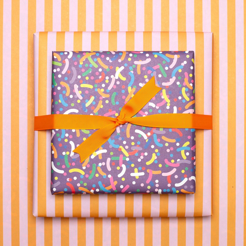 Lila Geschenkpapier Bunte Streusel - Kinder Geschenke verpacken mit Regenbogen Konfetti Papier für Geburtstagsparty und Einschulungs Geschenk, Geschenkpapier Streifen Pink Orange