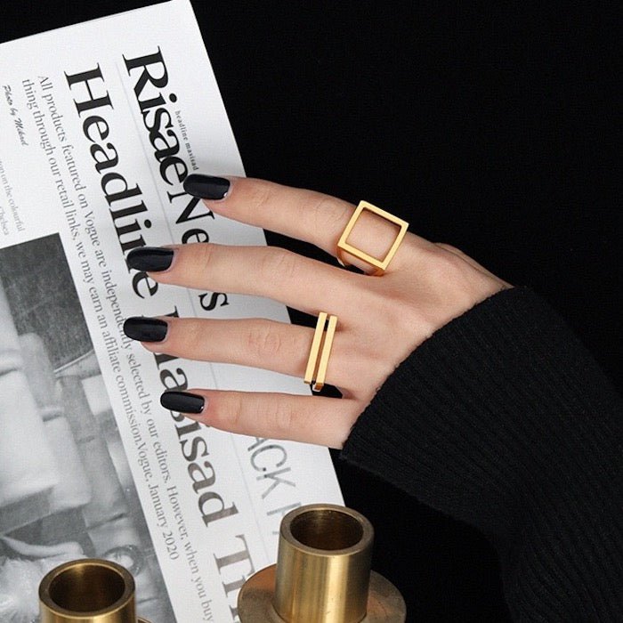 Bague carrée minimaliste au look audacieux