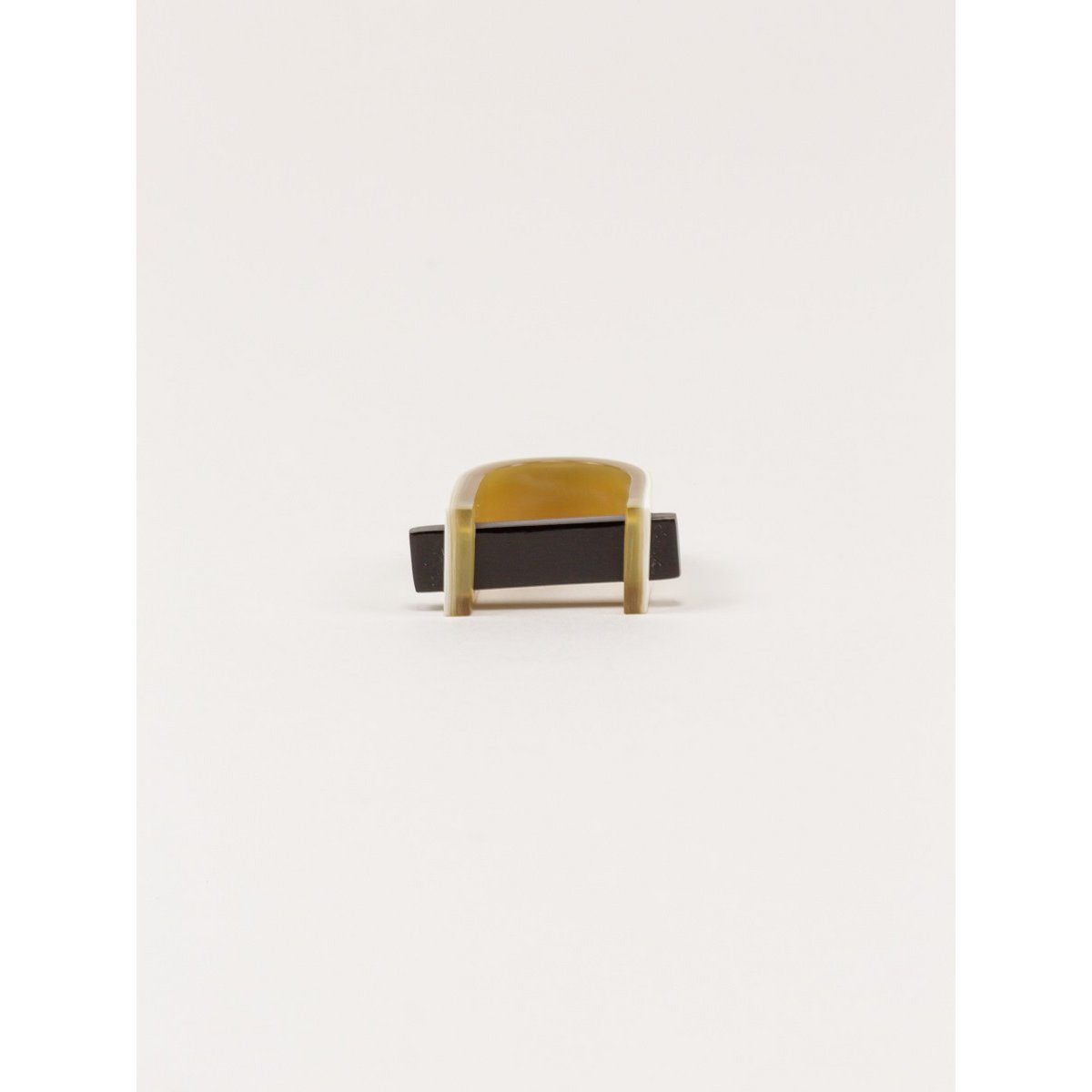 Canal ring in blond horn 