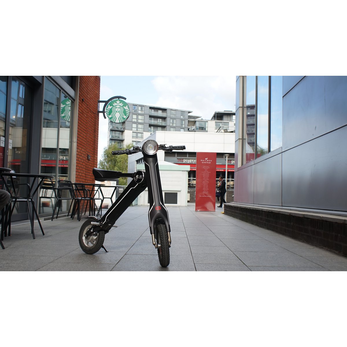 De officiële exclusieve Cruzaa E-Scooter Carbon Black