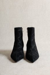 DINA ZWARTE CROCO SUEDE – Suède laarzen met hak in reliëf