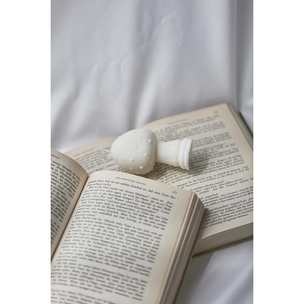 Ordinate-Woodland Mushroom Candle-01 Mushroom candle made of soy wax and beeswax | Handmade decorative candle | Cottagecore home decor | Gift for book lovers | Christmas candle