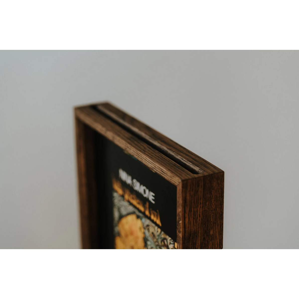 Frame di quercia artigianale per display di album in vinile, arredamento musicale elegante e regalo ideale per gli appassionati