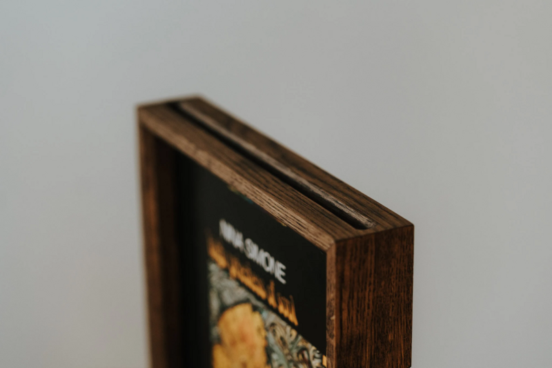 Frame di quercia artigianale per display di album in vinile, arredamento musicale elegante e regalo ideale per gli appassionati