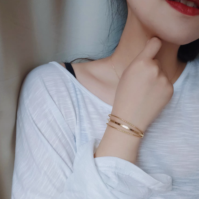 Minimalistisches offenes Armreifen-Set – Gold und Silber
