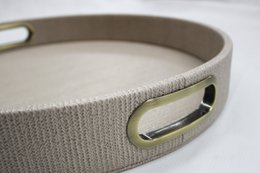 Comprimé rond des motifs de tricot brun beige avec poignées en laiton