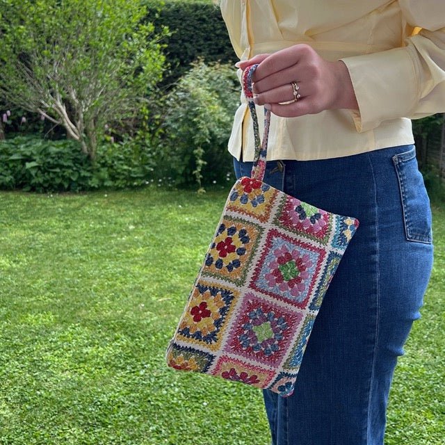Granny Square cosmetic bag