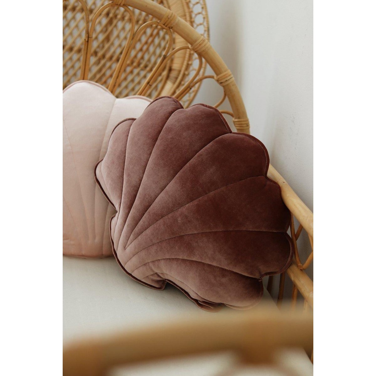 Almohada de concha de terciopelo “Cosmic Pearl”