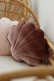 Almohada de concha de terciopelo “Cosmic Pearl”