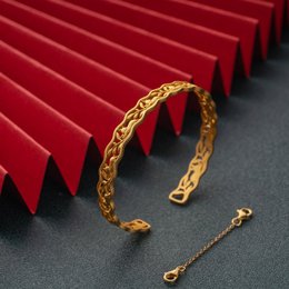 Brazalete con diseño de conejo chino tradicional