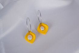 Leyla hoop earrings in yellow