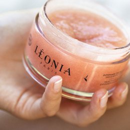 MILK WHITE TEA SCRUB