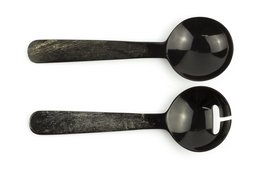 Petits couverts avec manche en corne noire brute