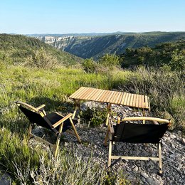 Klappbarer Holztisch zum Camping