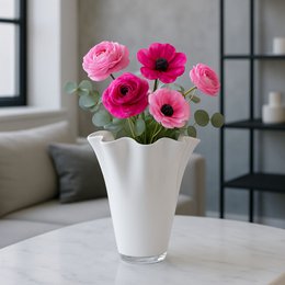 White glass vase with wavy design, suitable for table decor. Dimensions: 21 x 21 x 30 cm.