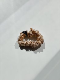 SU SILK SCRUNCHIE small