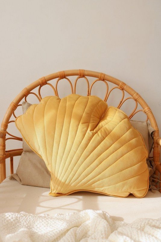 Samt-Ginkgoblatt-Kissen „Honig“.