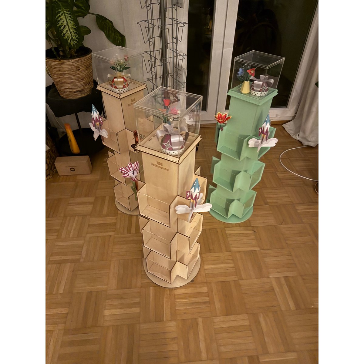 Faltmeister POS Display - Holzdrehständer Gross
