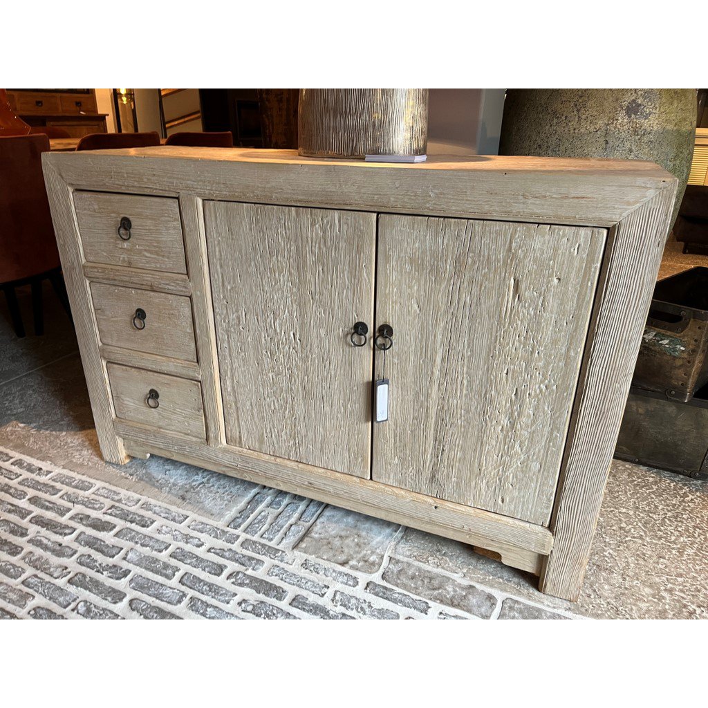 DRESSER.PRAGUE