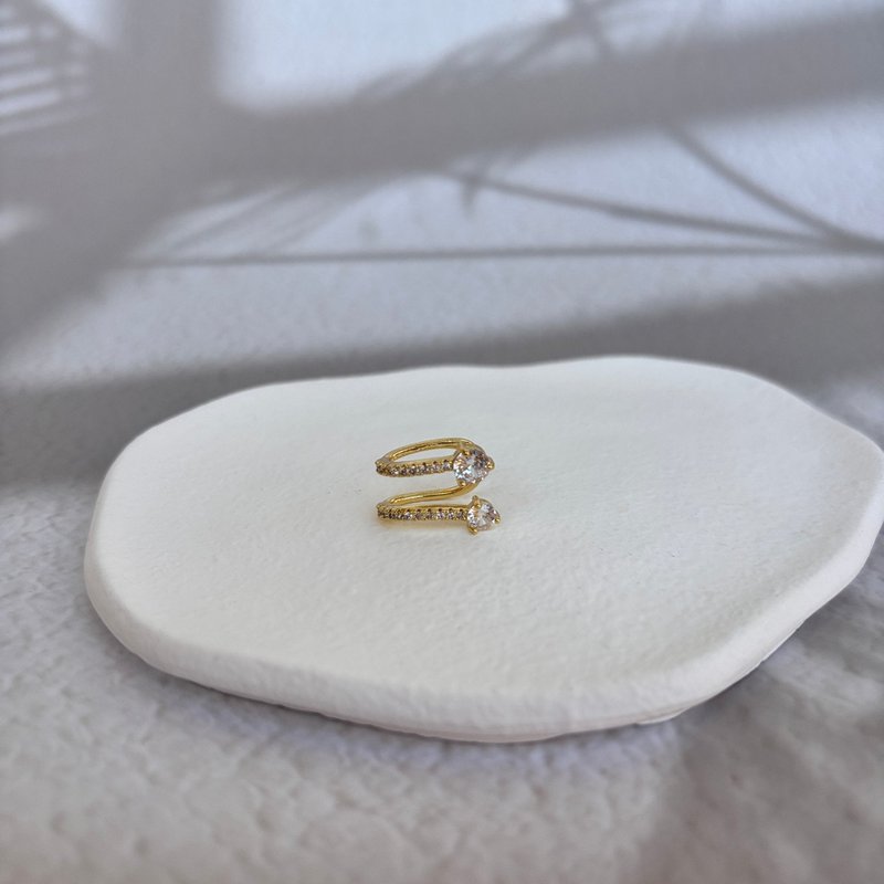 Sparkling Hug -Polsino per orecchio con zircone placcato oro