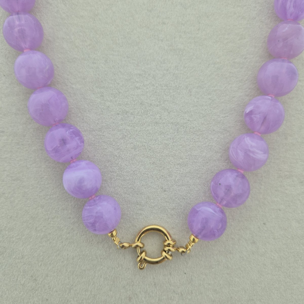 Necklace with large beads and buoy clasp | Lilac