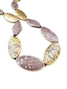 Necklace long in Lilac with gold leaf