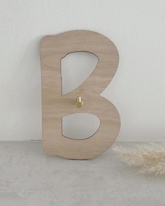 Briefgarderobe aus Holz · B